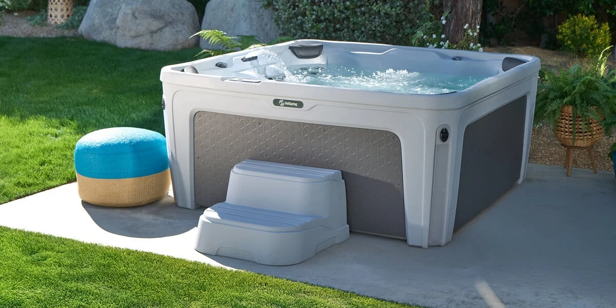 Spa Hot Spring de la colección Freeflow en un espacio de descanso